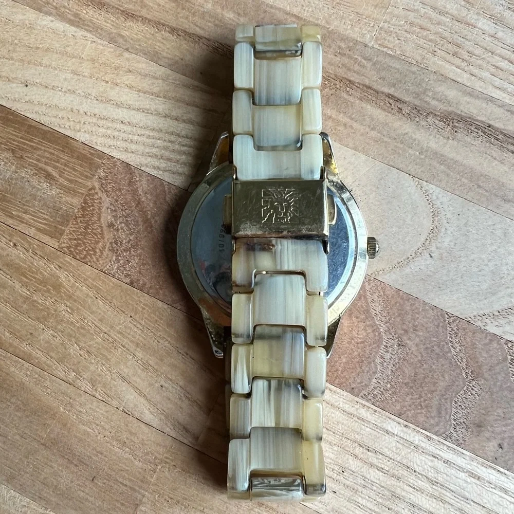 Anne Klein ladies cream and gold tone dress watch NEW BATTERY